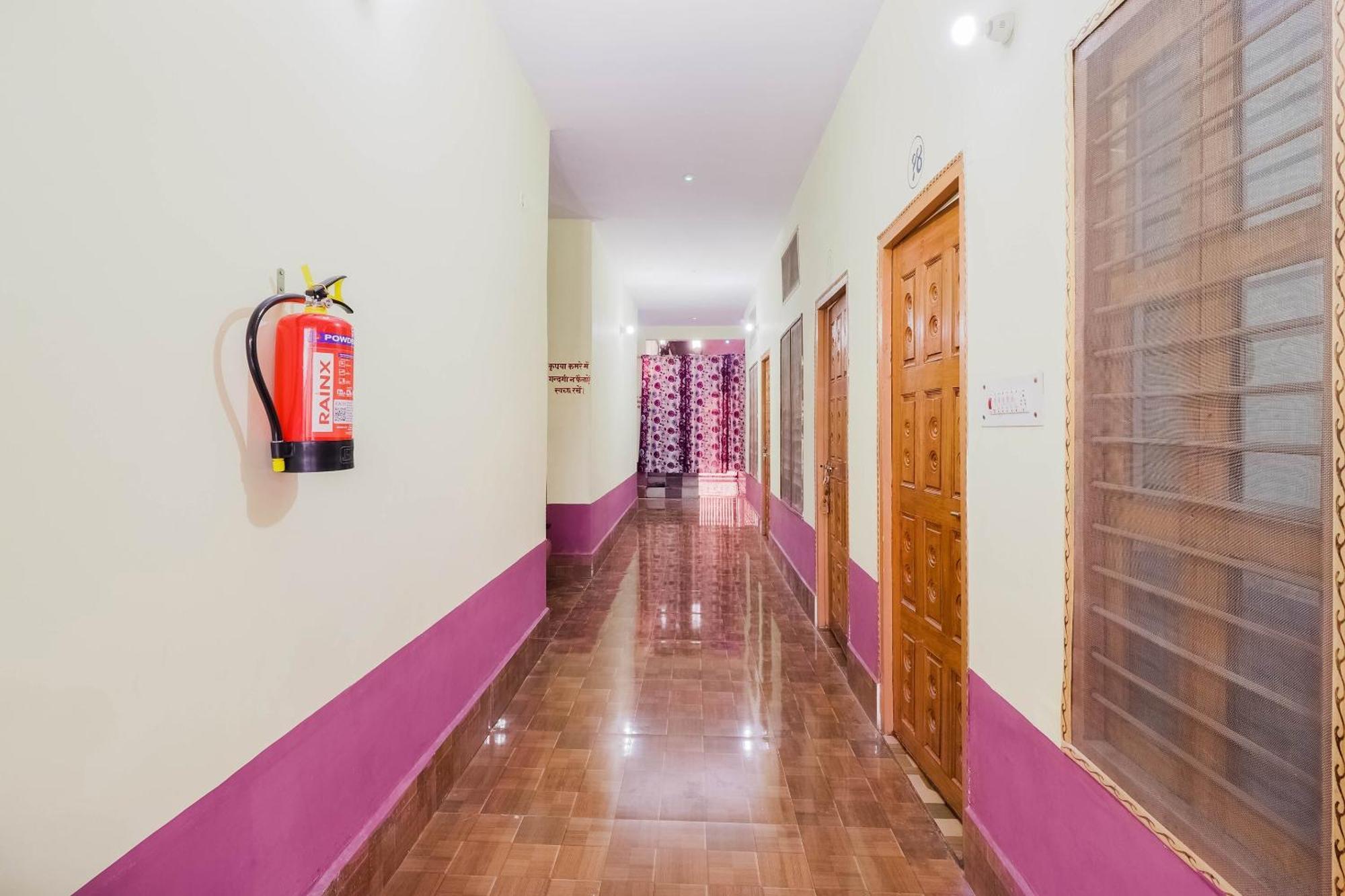 Hotel O Jyotish House Ayodhya Esterno foto