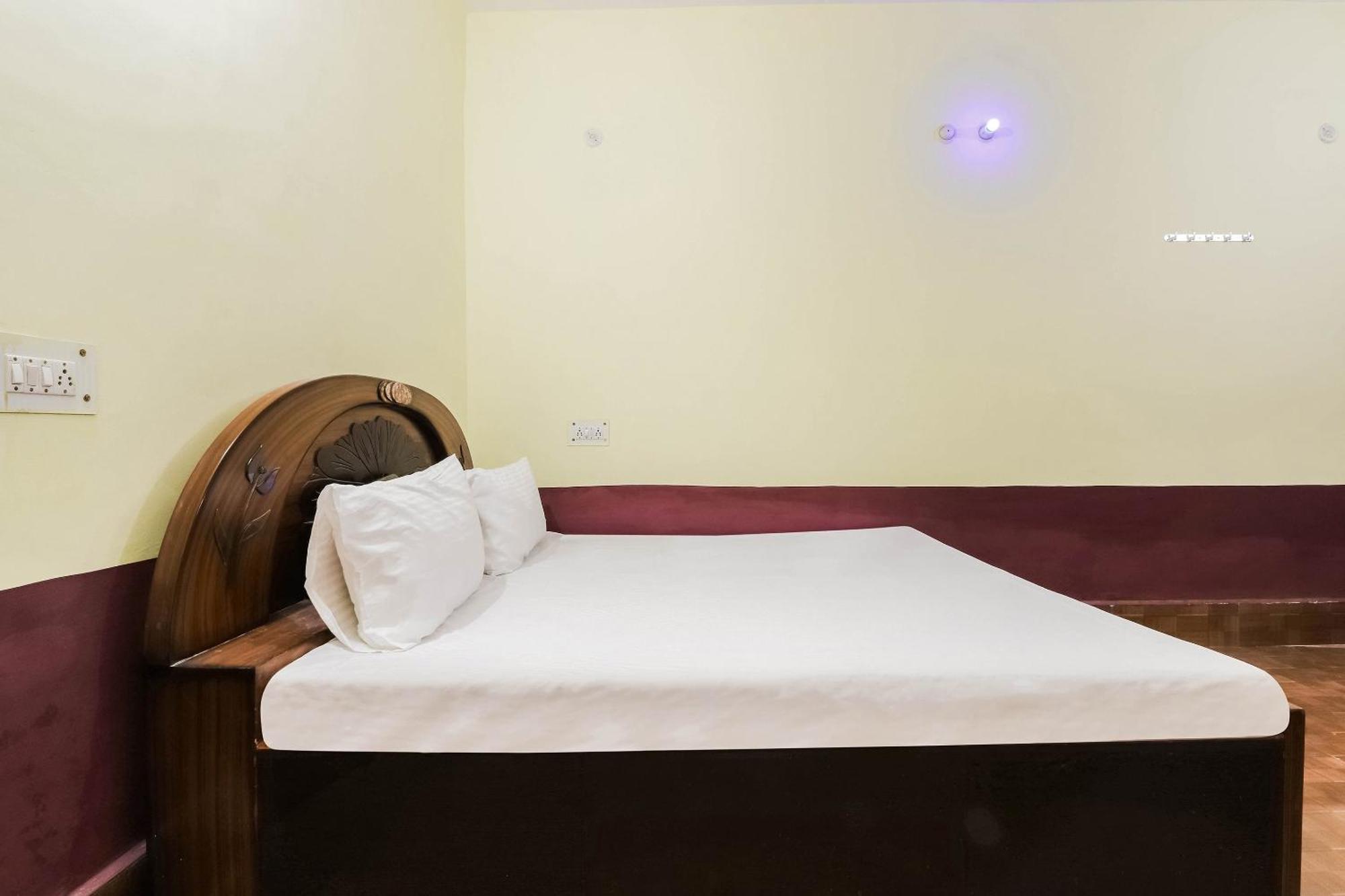 Hotel O Jyotish House Ayodhya Esterno foto